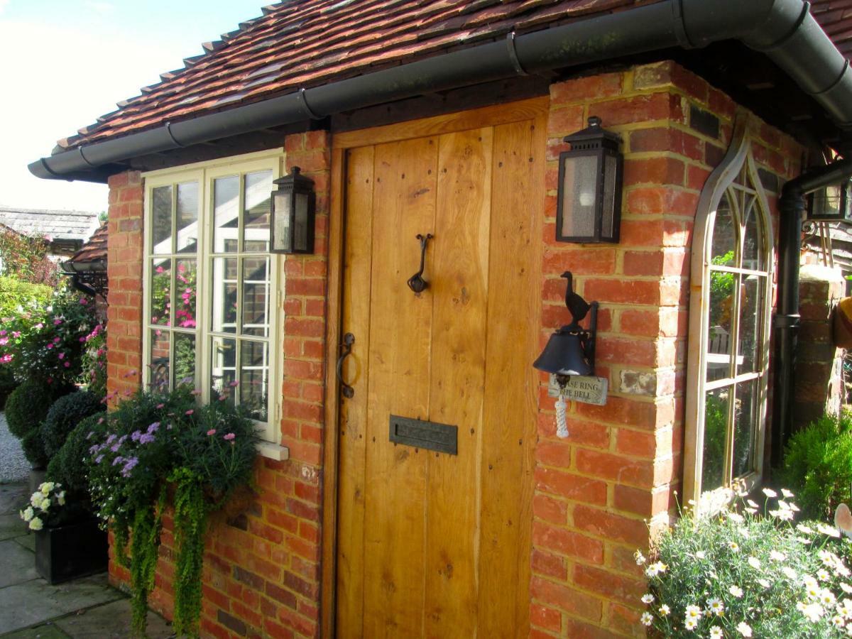 Clayton Wickham Farmhouse Hurstpierpoint Exterior photo